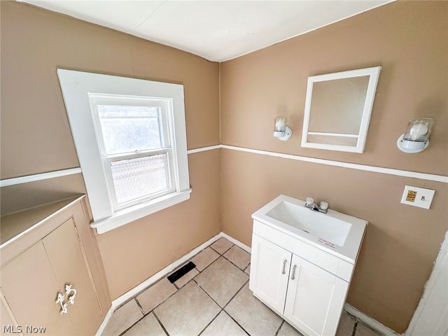 14812 Westropp Avenue, Cleveland, OH 44110