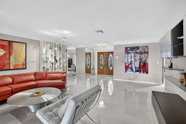 8704 Mahogany Ave, Plantation, FL 33324