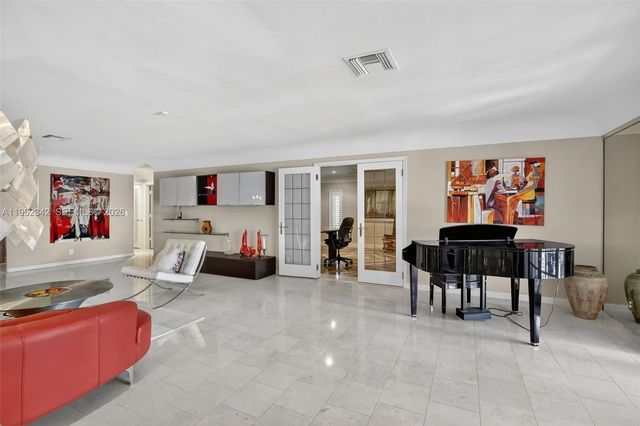 8704 Mahogany Ave, Plantation, FL 33324