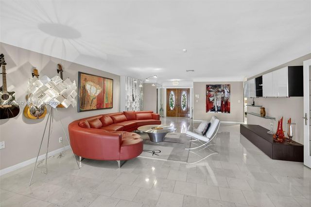 8704 Mahogany Ave, Plantation, FL 33324