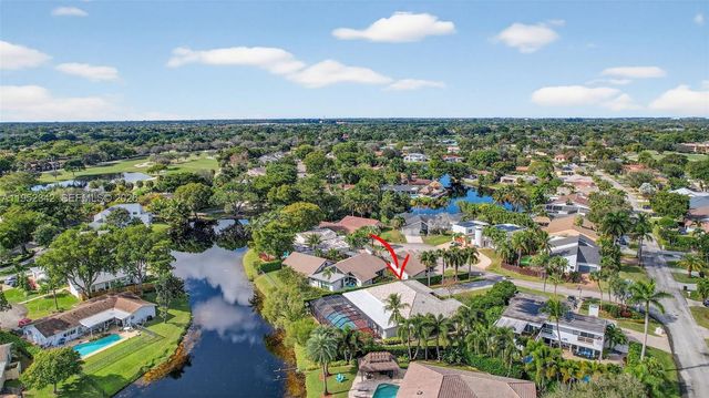 8704 Mahogany Ave, Plantation, FL 33324