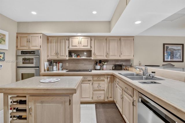 8704 Mahogany Ave, Plantation, FL 33324