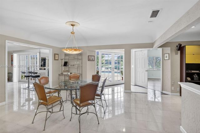 8704 Mahogany Ave, Plantation, FL 33324