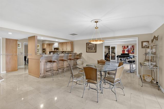 8704 Mahogany Ave, Plantation, FL 33324