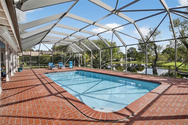 8704 Mahogany Ave, Plantation, FL 33324