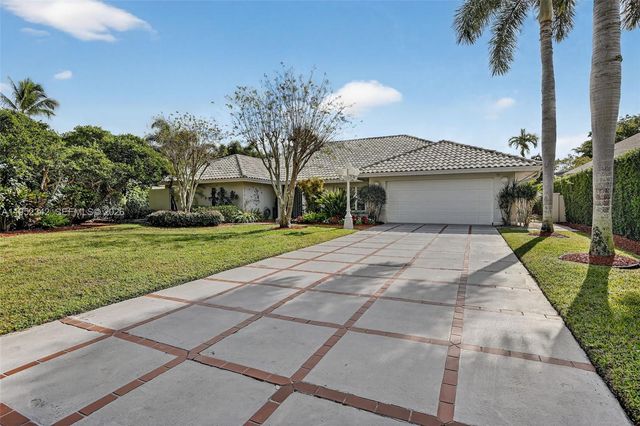 8704 Mahogany Ave, Plantation, FL 33324