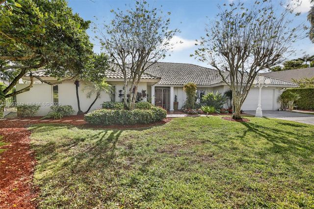 8704 Mahogany Ave, Plantation, FL 33324