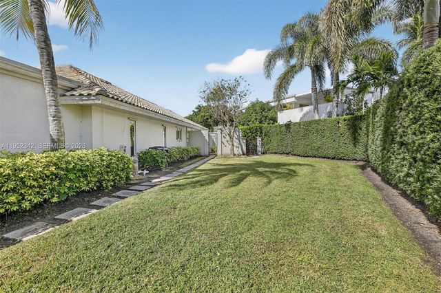 8704 Mahogany Ave, Plantation, FL 33324