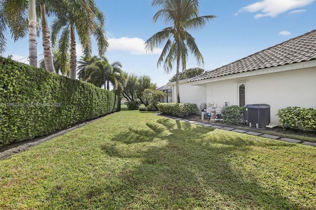 8704 Mahogany Ave, Plantation, FL 33324