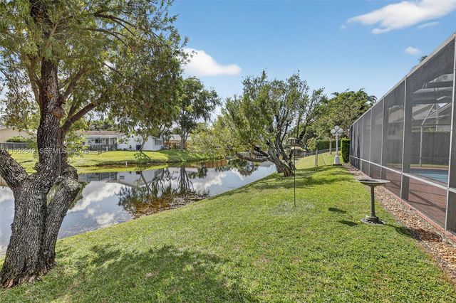 8704 Mahogany Ave, Plantation, FL 33324