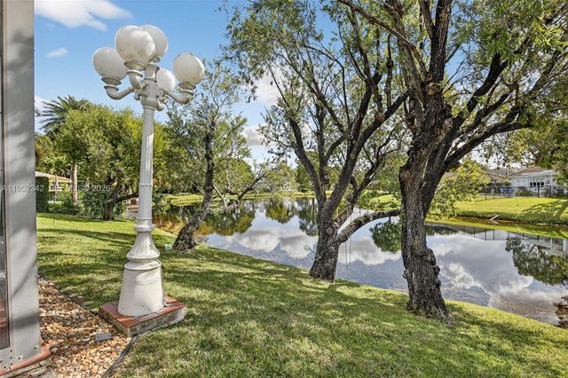 8704 Mahogany Ave, Plantation, FL 33324