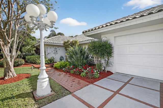 8704 Mahogany Ave, Plantation, FL 33324