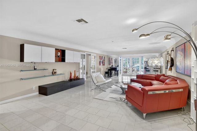 8704 Mahogany Ave, Plantation, FL 33324