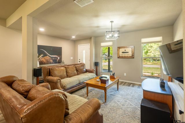 172 Private Road 6292, Mineola, TX 75773