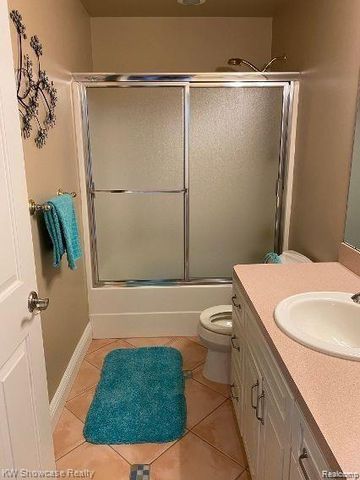 62727 Tournament Drive, Washington Township, MI 48094