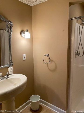 62727 Tournament Drive, Washington Township, MI 48094