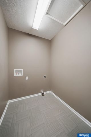 595 Penrose Drive, Lincoln, NE 68521