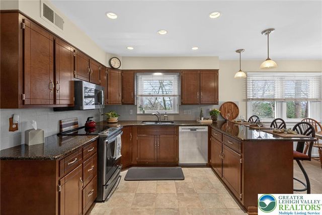 126 Hillcrest Drive South, Macungie Boro, PA 18062