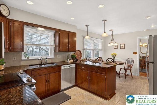 126 Hillcrest Drive South, Macungie Boro, PA 18062