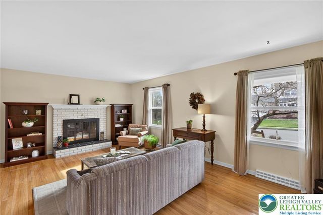 126 Hillcrest Drive South, Macungie Boro, PA 18062