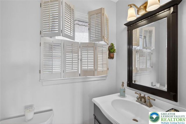 126 Hillcrest Drive South, Macungie Boro, PA 18062