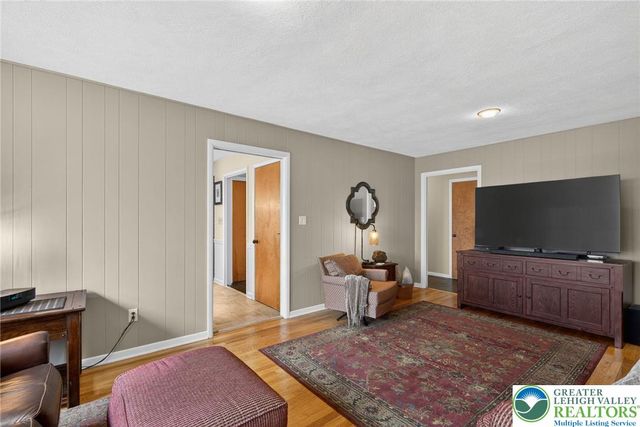 126 Hillcrest Drive South, Macungie Boro, PA 18062