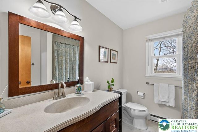 126 Hillcrest Drive South, Macungie Boro, PA 18062