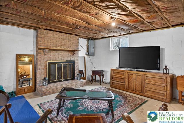 126 Hillcrest Drive South, Macungie Boro, PA 18062