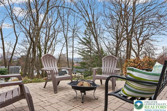 126 Hillcrest Drive South, Macungie Boro, PA 18062