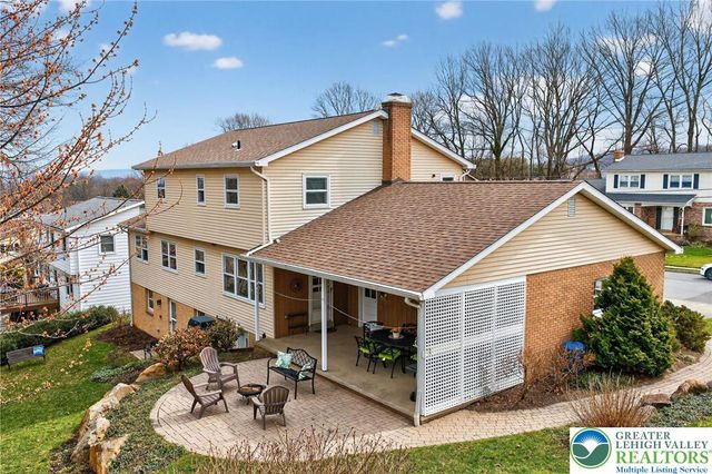 126 Hillcrest Drive South, Macungie Boro, PA 18062