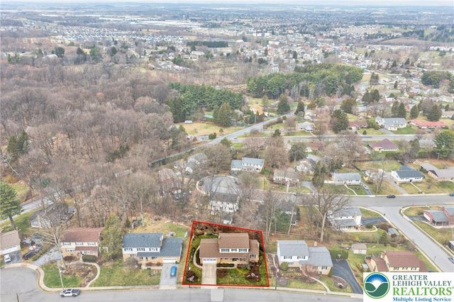 126 Hillcrest Drive South, Macungie Boro, PA 18062