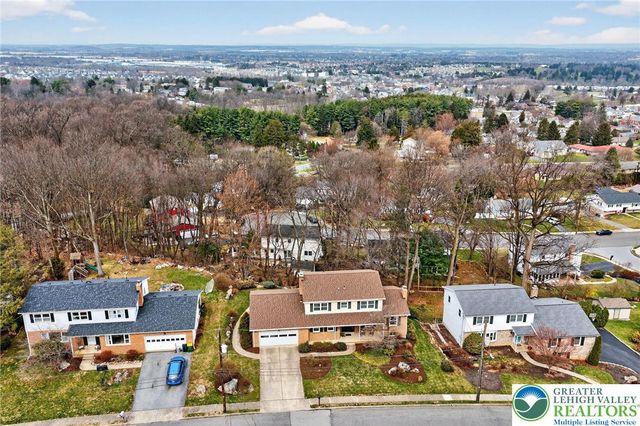 126 Hillcrest Drive South, Macungie Boro, PA 18062