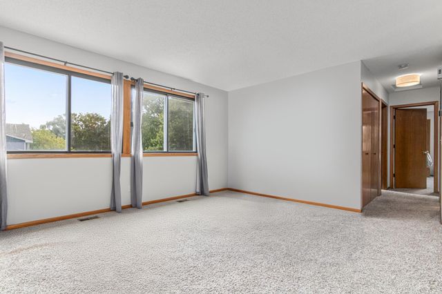 7610 15th Street Lane N 907, Oakdale, MN 55128