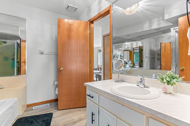 7610 15th Street Lane N 907, Oakdale, MN 55128