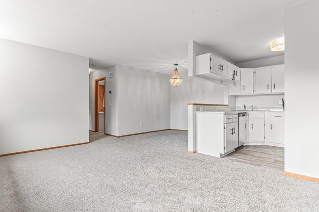 7610 15th Street Lane N 907, Oakdale, MN 55128