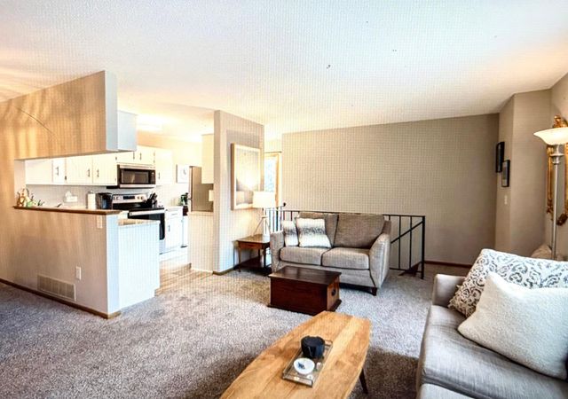 7610 15th Street Lane N 907, Oakdale, MN 55128