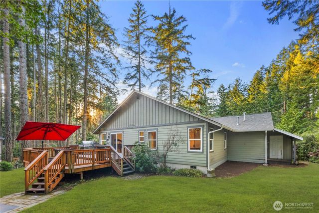 10405 Olympic Place, Anderson Island, WA 98303