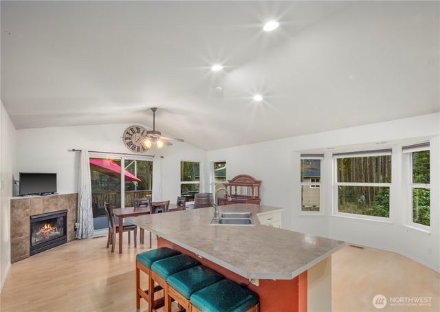 10405 Olympic Place, Anderson Island, WA 98303