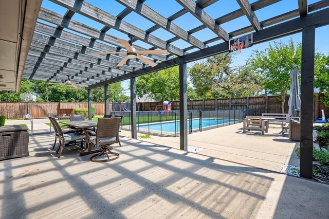 5857 Charlestown Drive, Dallas, TX 75230