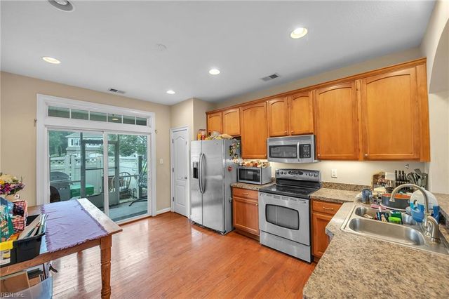 5536 Frog Pond LN, Virginia Beach, VA 23455