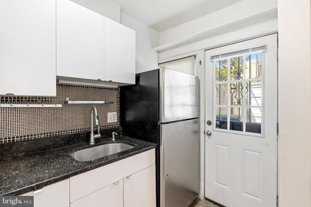 1938 CAPITOL AVE NE, Washington, DC 20002