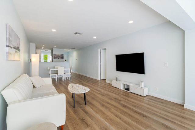 1101 Cactus Terrace 203, Delray Beach, FL 33445