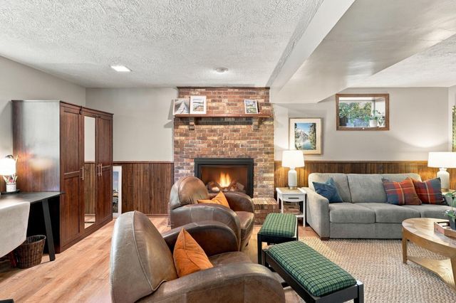 2262 Linwood Avenue E, Maplewood, MN 55119