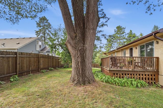 2262 Linwood Avenue E, Maplewood, MN 55119