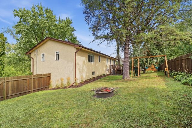 2262 Linwood Avenue E, Maplewood, MN 55119