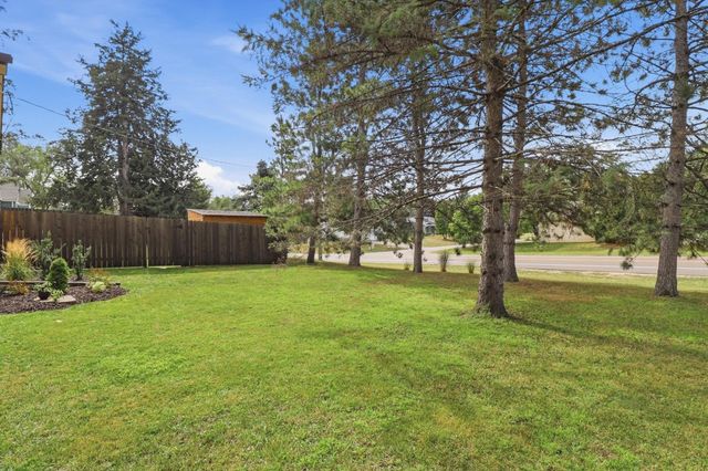 2262 Linwood Avenue E, Maplewood, MN 55119