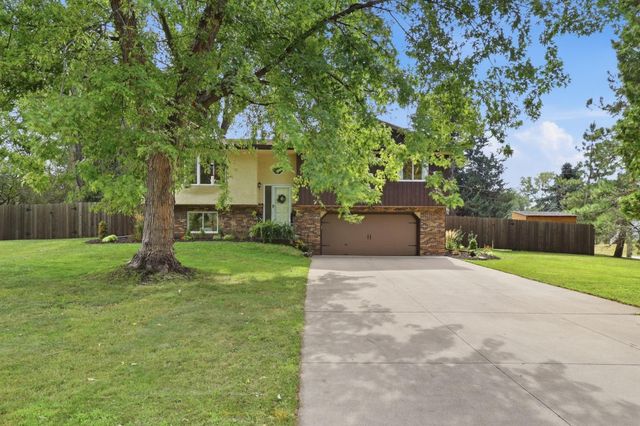 2262 Linwood Avenue E, Maplewood, MN 55119