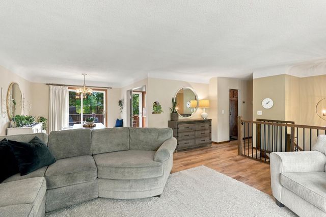 2262 Linwood Avenue E, Maplewood, MN 55119