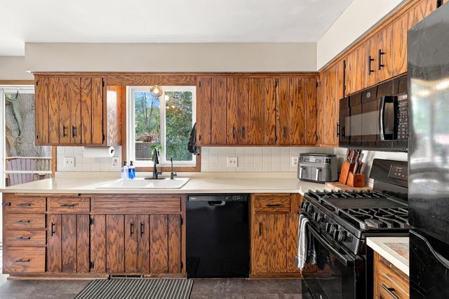2262 Linwood Avenue E, Maplewood, MN 55119