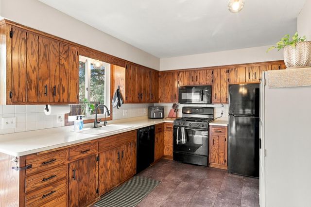 2262 Linwood Avenue E, Maplewood, MN 55119